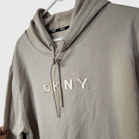 DKNY Mens Hoodie Pull Over Embroidered Logo w Drawstring & Kangaroo Pouch Biege - Picture 2 of 9
